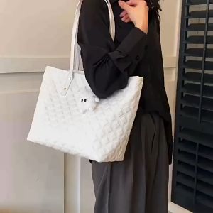 Túi xách nữ công sở đeo vai da thêu trần trám tặng kèm móc treo HĐ228