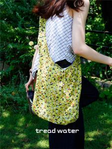 Trendy Canvas Floral Crossbody Bag Leisure Artistic Single Shoulder Sling Water Bucket Bag Soft Washable for Young Adults