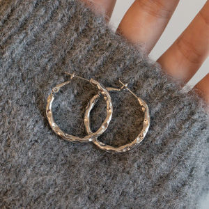 Simple Metal Texture Hoops Earrings Womens Fashionable Minimalist Style Jewelry Elegant Sensation New 2025 Trendy Ear Cuffs