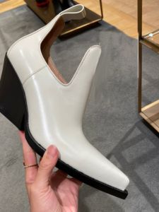 รองเท้าบู๊ตหัวแหลมส้นสูงแบบสวมสำหรับผู้หญิง หนังแท้ ทรงเข้ารูป ฤดูใบไม้ผลิและฤดูใบไม้ร่วง รองเท้าทำงาน ส้นแบน หัวแหลม