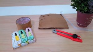 Alat Unboxing Cutter Anti Lengket Bahan Teflon dengan Bagian Depan Tidak Lancip Tidak Merusak Isi Paket Fitur Portable Magnet