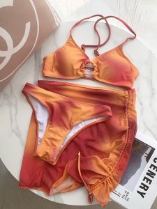 2023 ใหม่ไล่ระดับสี ชุดบิกินี ชุดสามชิ้น ผู้หญิง เซ็กซี่ ชุดว่ายน้ําสําหรับ Hot Springs Beach Vacation สีขาว ความสว่าง ชุดว่ายน้ำ