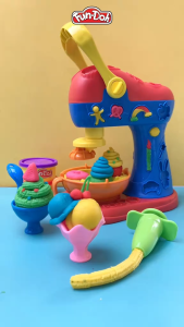 KIDZOONAA - FUNDOH CAKE FACTORY MAINAN ANAK SATU SET CETAKAN DAN LILIN MAINAN PLASTISIN (28149)