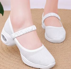 รองเท้ากีฬาพื้นนุ่มแบบถักรองเท้าเต้นรำสี่เหลี่ยมสำหรับผู้หญิง