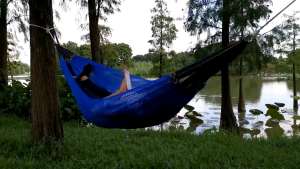 Ice Silk Hammock - 250kg Capacity Anti-Rollover Breathable Mesh Hammock for Outdoor Camping Portable Foldable Duyan with Storage Bag Lightweight & Durable for Indoor/Outdoor Use