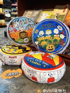 Cute Japanese Anime Snoopy Series round Pillow Plush Pillow Home Sofa Pillow Car Cushion