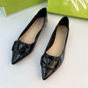 รองเท้าส้นแบนหัวแหลมหนังนิ่มสไตล์ยุโรปหรูหรา รองเท้าทำงานแบบสวม ส้นแบน พื้นยาง ทรงหัวแหลม สไตล์ฝรั่งเศส รองเท้าแฟชั่นฤดูใบไม้ผลิ