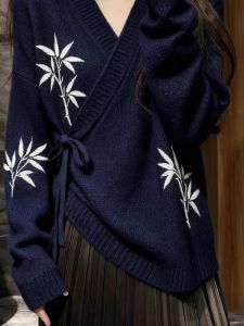 SUOSHE | Chinese Style Bamboo Leaf Embroidery V-Neck Autumn Winter Knit Sweater
