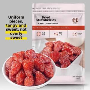 EIGHT GOLDEN CATS | Freeze-Dried Whole Strawberry Healthy Snack 500g