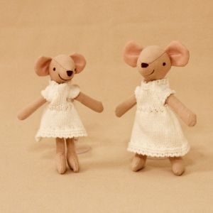H-13/15Cm Pretend Play Doll with Interchangeable Outfits Mouse Parent-Child Outfit with White Sweater Dress Suitable for Bjd Maileg Dollhouse Suitable for Childrens Day Gift Birthday Gift