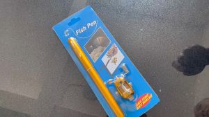 Gr.s แบบพกพา Portable Fishing Rod ปากกาเบ็ดตกปลามินิ ประมง เสา ปากกา รูปร่างพับ ประมง คันเบ็ด พร้อมล้อรีล Mini Pen Fishing Rod