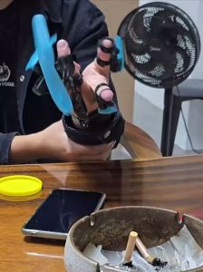 Đồ chơi móng vuốt dạ quang bao ngầu mới nhất 2024