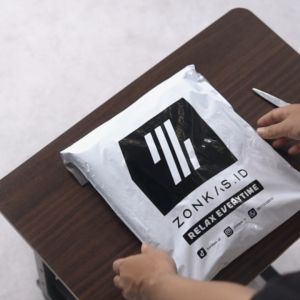 ZONKAS T-Shirt Polo Pria - Kaos Polo Pria Kerah Lengan Pendek - Aaron Polo Zipper - White