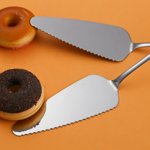 HENGHOME ที่ตัดเค้กขอบหยักทำจากสเตนเลสสตีลสำหรับตัดพิซซ่าเซิร์ฟเวอร์ตัดเค้กเครื่องมือตักขนมอบในครัว