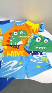 Đồ bơi bé trai rời 1-6 tuổi tuổi in hình khủng long và chữ RIDE có kèm mũ vải co giãn cực tốt màu sắc tươi sáng