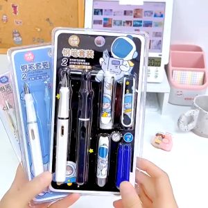 Bộ 2 Cây Viết Máy Xóa Được Tặng Kèm 2 Ống Mực Ngòi EF Hình Dễ Thương ( Mực Xanh )