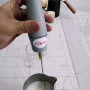 เครื่องตีฟองนมไฟฟ้า เครื่องปั่นฟองนม ที่ตีฟองนม ใช้ได้ไม่จำกัด ด้ามสีเทา ฟองที่ละเอียดอ่อนและรวดเร็ว