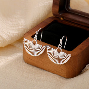 S925 Sterling Silver Hollow Fan Shaped Earrings Womens New Chinese Style Ethnic Classic Small Design High End Fashion Jewelry