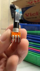 Potensio 3 Pin B10k Mono Kaki 3 Tekuk Segi Orange B103 Tangkai Panjang