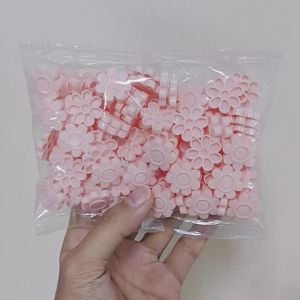 100pcs Eyelash Extension Glue Holder Cup Lash Extension Adhesive Delay Blooming Cup Sakura Shaped Glue Holder Pallet Makeup Tool