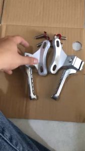 Gác chân malay lắp đặt Ex150 và Ex155 có kèm ốc và long đền