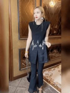 เสื้อยืดแขนกุดคอตุ้มสีดำ ทรงหลวม ทรงเข้ารูป สำหรับผู้หญิง แฟชั่นฤดูร้อน 2025 ผ้าฝ้ายผสมโพลีเอสเตอร์ ระบายอากาศได้ดี