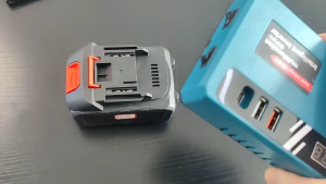 Portable Battery Power Inverter Compatible with Makita 21V Lithium Battery Night Light Function Multi-port USB Fast Charger Outdoor Camping Blackout Emergency Power Supply With Charger