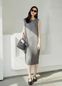 Váy midi cổ tròn tròn không tay xếp li cho nữ #5213