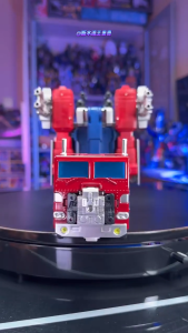 4th Party Transformable Robot - MG09 Commander Optimus Prime ( KO MPG09 Super Ginrai OP w/ Trailer )