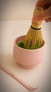 Bộ dụng cụ đánh Matcha cao cấp bao gồm Chổi Chasen 100 Đan Muỗng Chashaku & làm bằng Tre Tự Nhiên