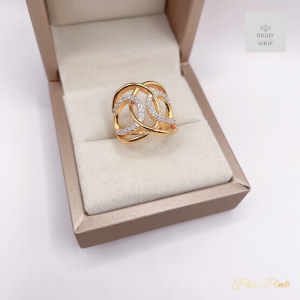 แหวนเพชรหน้ากว้างทรงโค้งเกลียวสีทองสลับเพชร แหวนปรับขนาดได้