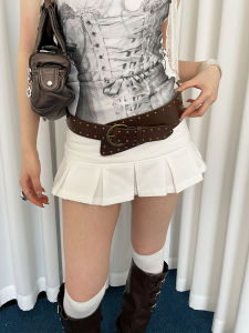 Punk Style Rivet Wide Belt Womens New 2025 Fashion Accessory for Skirts And Jeans Unique Leather Belt Trendy Pin Buckle