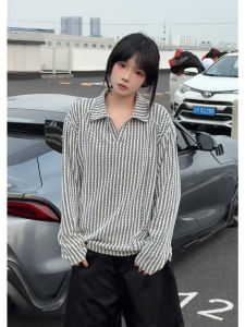 เสื้อฮู้ดคอวีลายทางสีดำขาวหลวมๆ สำหรับผู้ชาย ฤดูใบไม้ผลิและฤดูใบไม้ร่วง สไตล์อเมริกัน ลำลอง ทรงหลวม ทรงพอดีตัว