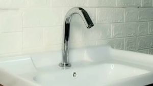 Deck Mounted Bathroom Basin Sink Faucet Cold & Hot Hand Touch Tap Automatic Inflated Sensor Faucet Crane ELS83