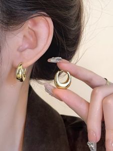 Simple Bracelet Metal Ear Ring Female Fall and Winter Temperament Entry Lux Special-Interest Design Fancy Stud Earrings Korean Style round Face Earrings