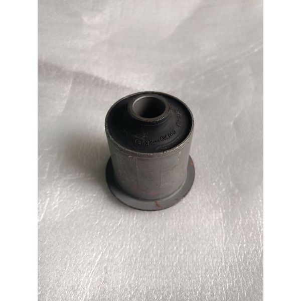BUSING SAYAP BAGIAN ATAS TOYOTA FORTUNER HILUX ORIGINAL 48632 OK100 ...