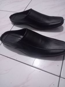 GIROTTI sepatu slop hitam pria tutong Piyu tutong bustong