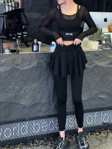 ชุดโยคะสปอร์ตเซ็กซี่แขนยาวเอวสูง กางเกงกระโปรงสองชิ้น ชุดโยคะฤดูใบไม้ร่วงใหม่ ผ้าตาข่าย ชุดออกกำลังกายสำหรับผู้หญิง