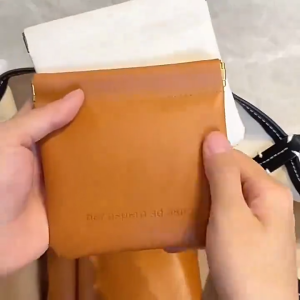 กระเป๋ามินิมอล(PUPremium) กระเป๋าพกพา กระเป๋าสตางค์ กระเป๋าเครื่องสำอางค์ กระเป๋าลิปสติก กระเป๋าใส่เหรียญ กระเป๋าใส่ของ