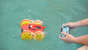 Childrens swimming pool toy shark water and land stunt car 360° rotating remote control waterproof