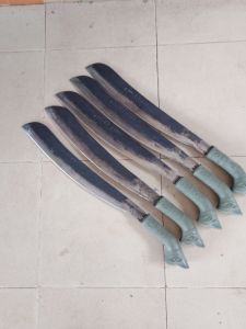 PARANG PENDEK UKURAN 33 CM  PRODUK LOKAL KUALITAS SANGAT BAGUS BAHAN FER BESI BAJA.