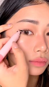 PINKFLASH Waterproof Wingled Eyeliner Double Head Seal Stamp Liquid Eye Liner Pen 2-in-1 Fast Dry #InstantShape