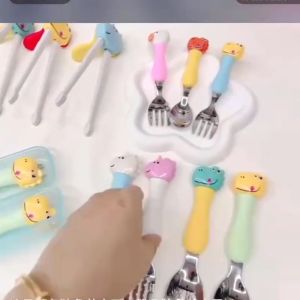 Bộ Thìa Đũa Dĩa Ăn Dặm An Toàn Cho Bé Bằng Inox 304 Không Gỉ Hình Động Vật Dễ Thương