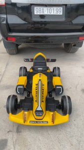 Ô Tô Điện Xe Đua F1 Kart 8 Kiểu Dáng Xe Đua 2 Động Cơ Ắc Qui 12V7A Tải Trọng 50KG Cho Bé Tự Lái Và Điều Khiển Xa (Đỏ-Trắng-Vàng)