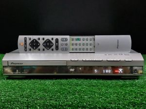 Pioneer 5.1 รุ่น XV-DV505 +รีโมท จากตู้ญี่ปุ่นมือสองใช้ไฟ100 ส/ก/ย/7/36/40/cm. หนัก 6.5kg. อ่านได้ทั้งแผ่นนอกแผ่นไทยแผ่นไรท์แผ่นก๊อป MP3 ใช้งานได้สมบูรณ์ปกติ FM 108 ภายในเครื่อง สวย สดใหม่ เดิมๆ ตัวเครื่องร่องรอยมีบ้างเล็กน้อย ปกติมือสอง