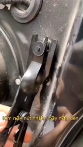 Kìm tháo nắp hộp đèn ô tô