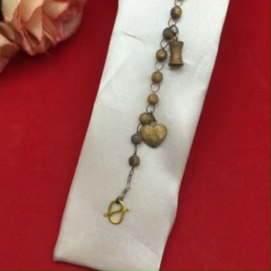 สร้อยข้อมือทองเหลืองโบราณลายตุ้มพ่นทรายห้อยจี้ ความยาว 7 นิ้ว งานทองเหลืองแท้ งานดิบไม่ได้ชุบ ทองเหลืองโบราณ