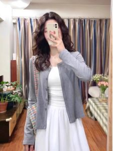 เสื้อคาร์ดิแกนไหมน้ำแข็งสีเทาสำหรับผู้หญิงในช่วงฤดูร้อน เสื้อคลุมบางๆ แขนยาว ทรงหลวมๆ ใส่กับชุดเดรส ปกโปโล แขนสั้น เสื้อคลุม