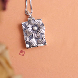 925 Silver Sakura Hollow Pendant Womens Personal Fragrance Necklace Fireless Diffuser Retro Girl Style  out Fashion Jewelry