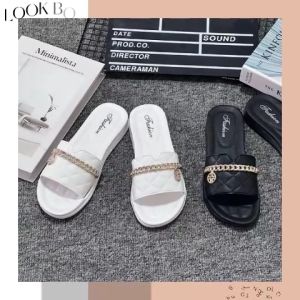 New รองเท้าแตะแฟชั่นพื้นโซฟา ชุดทรงสวยหรู ประดับโซ่ทองสายคาด 2 สี ดีไซซ์ ต้องการกดไปในราคาคุ้มมาก 2550 บาท